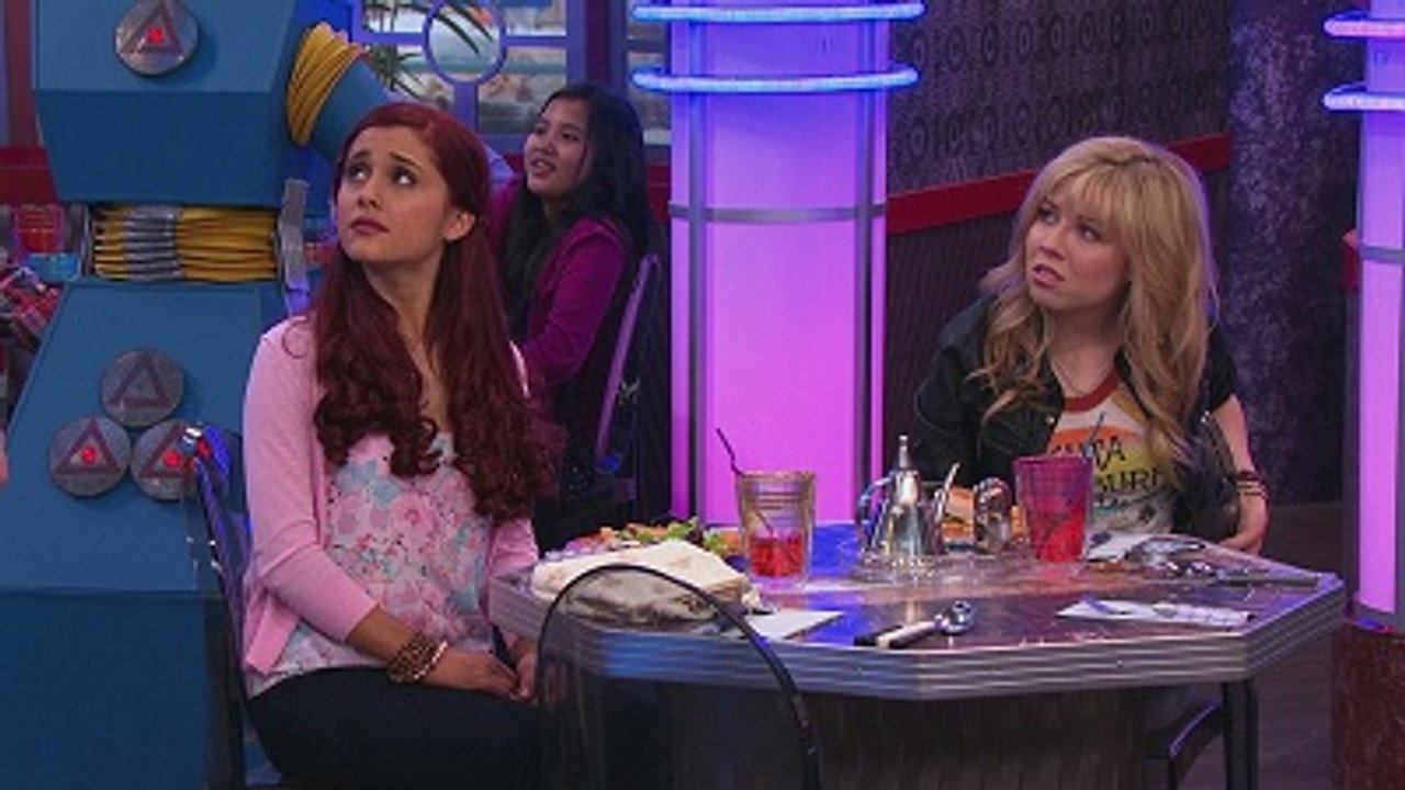 Sam & Cat S01E09 — #MommaGoomer (Ariana Grande as Cat Valentine) (400×225)