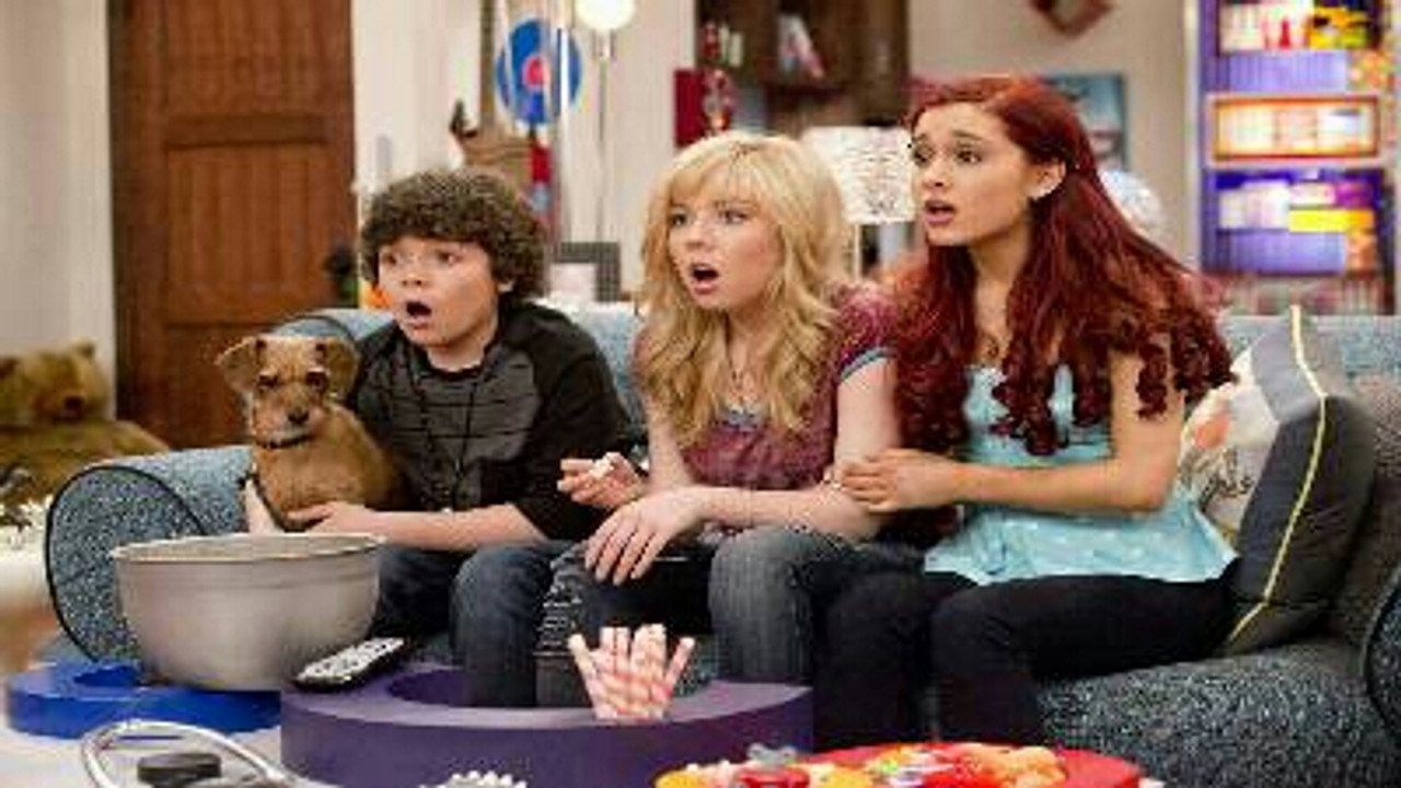 Sam & Cat S01E10 — #BabysittingCommercial (Ariana Grande as Cat Valentine) (400×225)