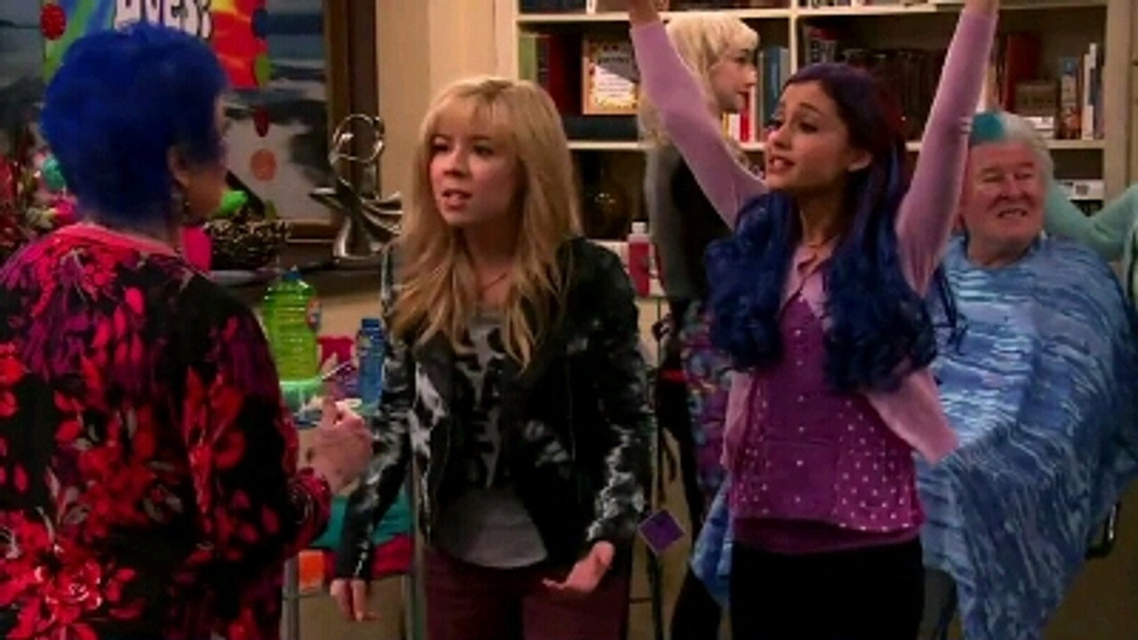 Sam & Cat S01E12 — #MotorcycleMystery (Ariana Grande as Cat Valentine) (400×225)