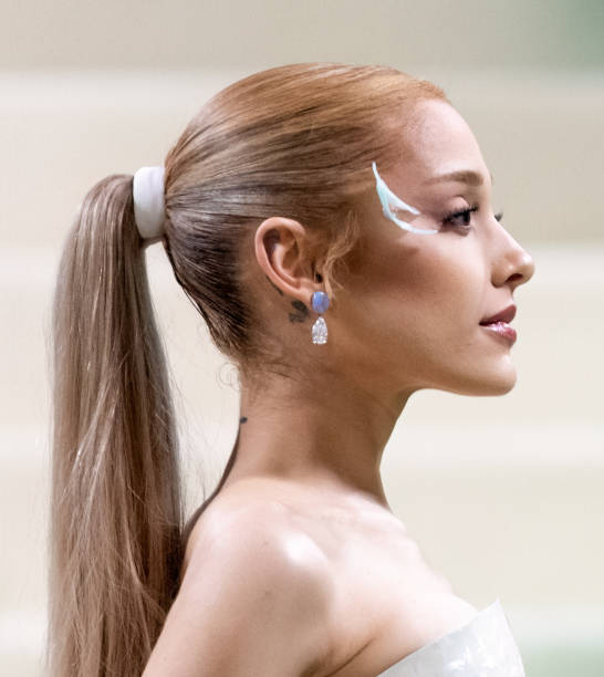 Singer/actress Ariana Grande attends the 2024 Met Gala Celebrating "Sleeping Beauties: Reawakening Fashion" at The Metropolitan Museum of Art on May 06, 2024 in New York City. (546×612)