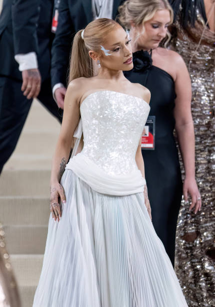 Singer/actress Ariana Grande attends the 2024 Met Gala Celebrating "Sleeping Beauties: Reawakening Fashion" at The Metropolitan Museum of Art on May 06, 2024 in New York City. (429×612)