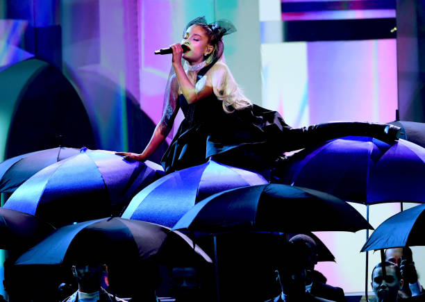 Singer Ariana Grande performs at the 2018 Billboard Music Awards at the MGM Grand Garden Arena on May 20, 2018 in Las Vegas, Nevada. — frame 11/12 (612×435)
