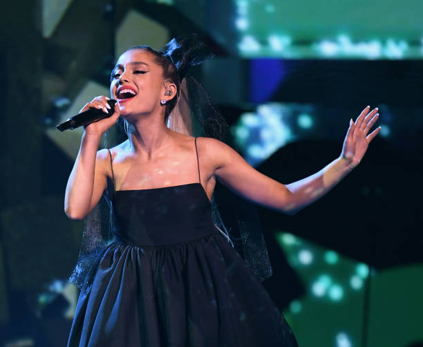 Singer Ariana Grande performs at the 2018 Billboard Music Awards at the MGM Grand Garden Arena on May 20, 2018 in Las Vegas, Nevada. — frame 10/12 (612×502)