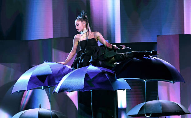 Singer Ariana Grande performs at the 2018 Billboard Music Awards at the MGM Grand Garden Arena on May 20, 2018 in Las Vegas, Nevada. — frame 4/12 (612×379)