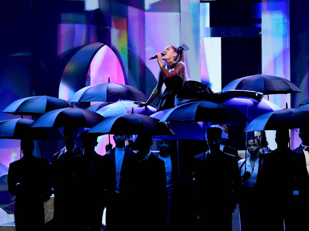 Singer Ariana Grande performs at the 2018 Billboard Music Awards at the MGM Grand Garden Arena on May 20, 2018 in Las Vegas, Nevada. — frame 6/12 (612×458)