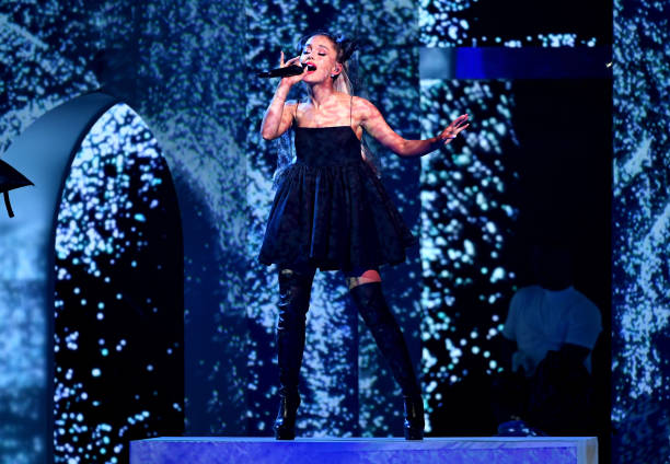 Singer Ariana Grande performs at the 2018 Billboard Music Awards at the MGM Grand Garden Arena on May 20, 2018 in Las Vegas, Nevada. — frame 8/12 (612×424)