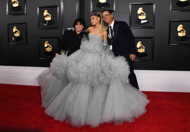 Singer-songwriter Ariana Grande arrives with her parents Joan Grande and Edward Butera for the 62nd Annual Grammy Awards on January 26 in Los Angeles. — frame 127/153 (612×424)