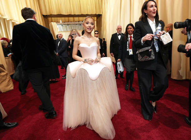 Singer-songwriter Ariana Grande attends the 97th Annual Academy Awards at the Dolby Theatre in Hollywood, California on March 2, 2025. — frame 2/7 (612×447)