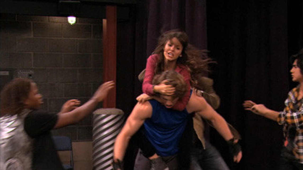 Victorious S01E03 — Stage Fighting (Ariana Grande as Cat Valentine) (400×225)