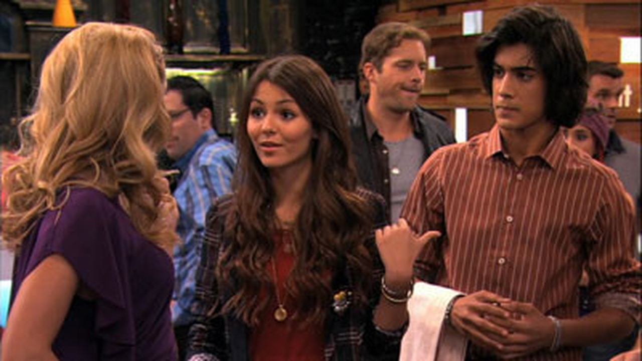 Victorious S01E10 — Beck's Big Break (Ariana Grande as Cat Valentine) (400×225)