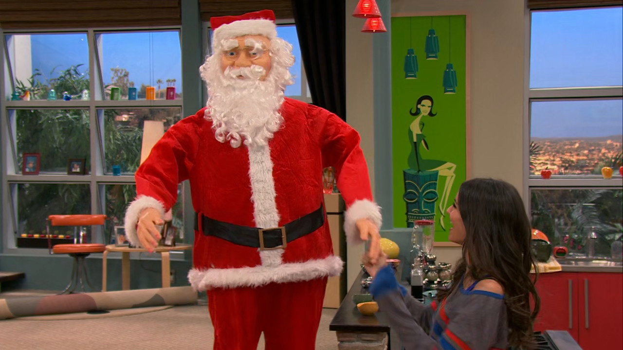 Victorious S02E12 — A Christmas Tori (Ariana Grande as Cat Valentine)