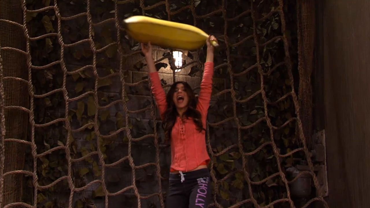 Victorious S03E02 — The Gorilla Club (Ariana Grande as Cat Valentine)