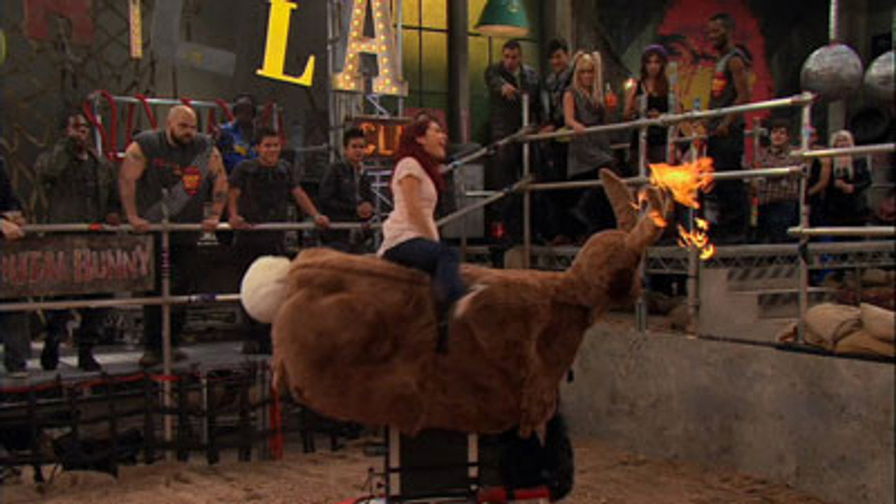 Victorious S03E02 — The Gorilla Club (Ariana Grande as Cat Valentine) (400×225)